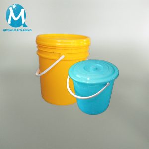 round plastic buckets